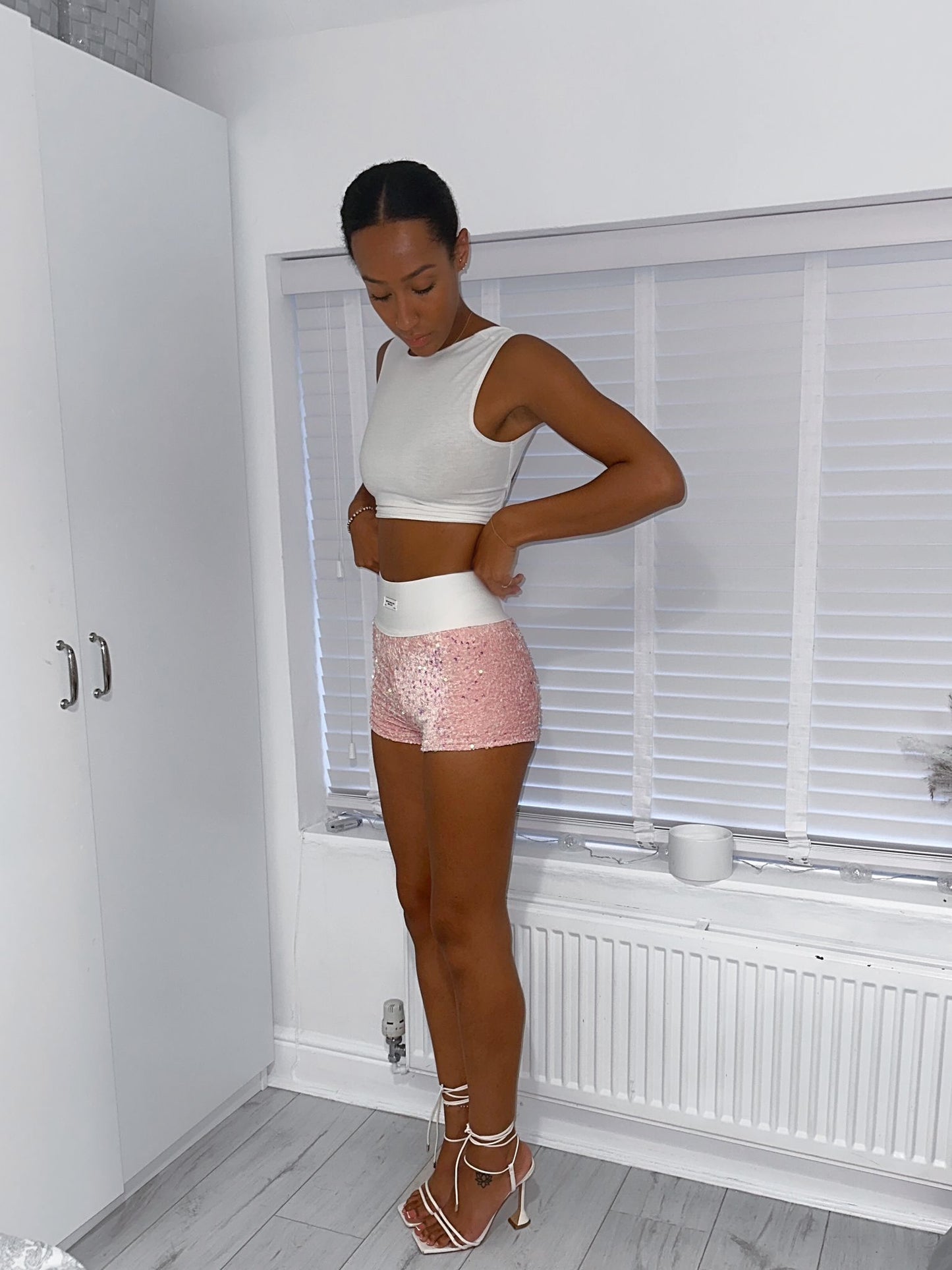 HIGH WAISTED SEQUIN SHORTS - PINK