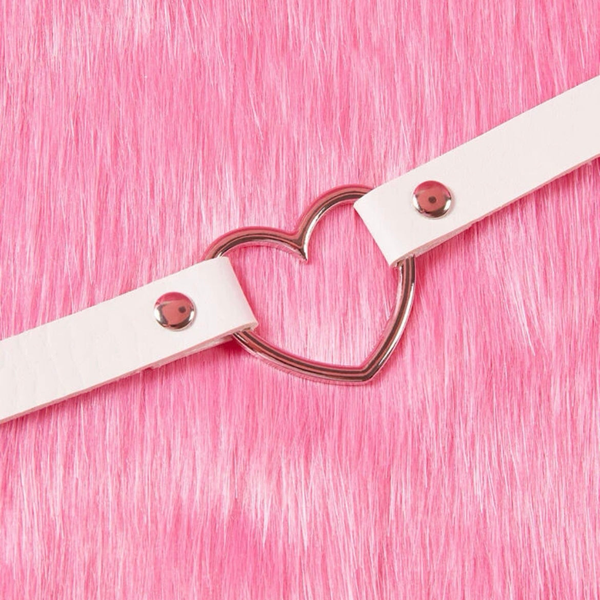 WHITE HEART CHOKER