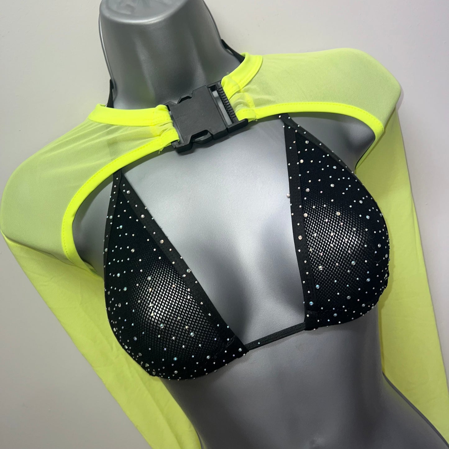 BUCKLE EXTREME CROP TOP - YELLOW