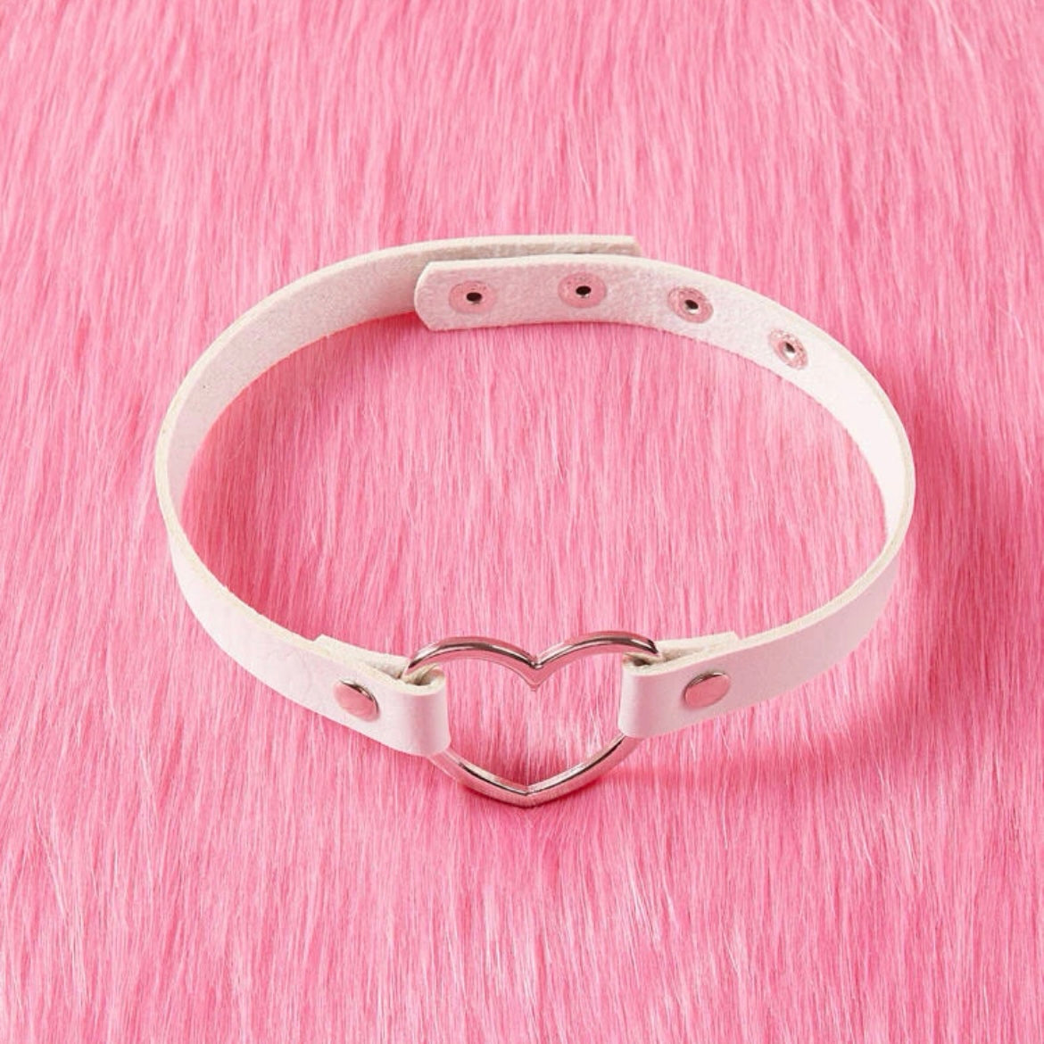 WHITE HEART CHOKER