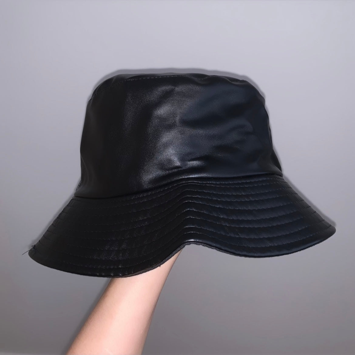 LEATHER LOOK BUCKET HAT